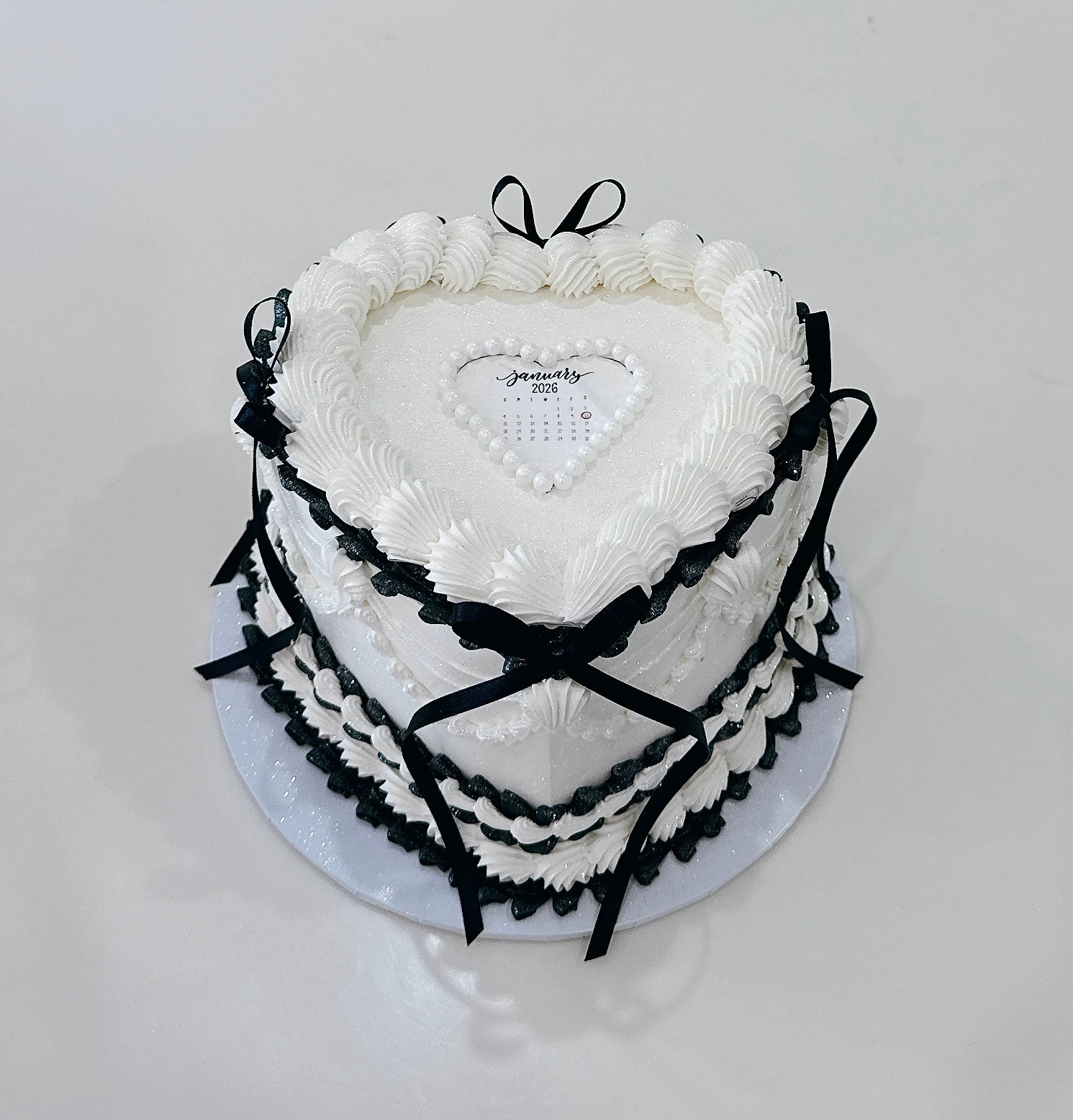 Vintage Heart Cake Pearl White & Black