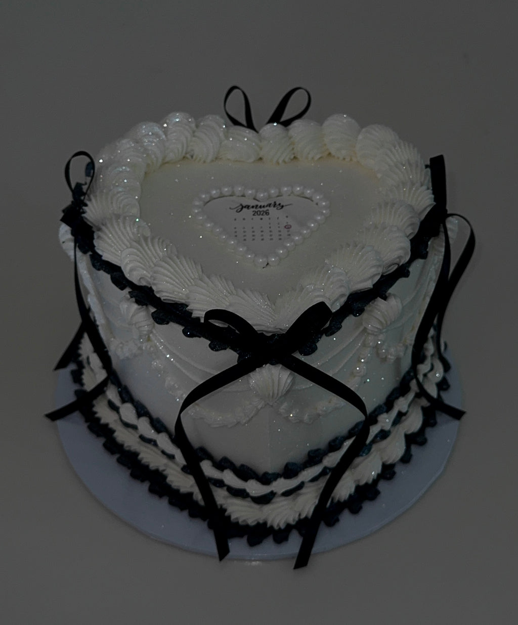 Vintage Heart Cake Pearl White & Black