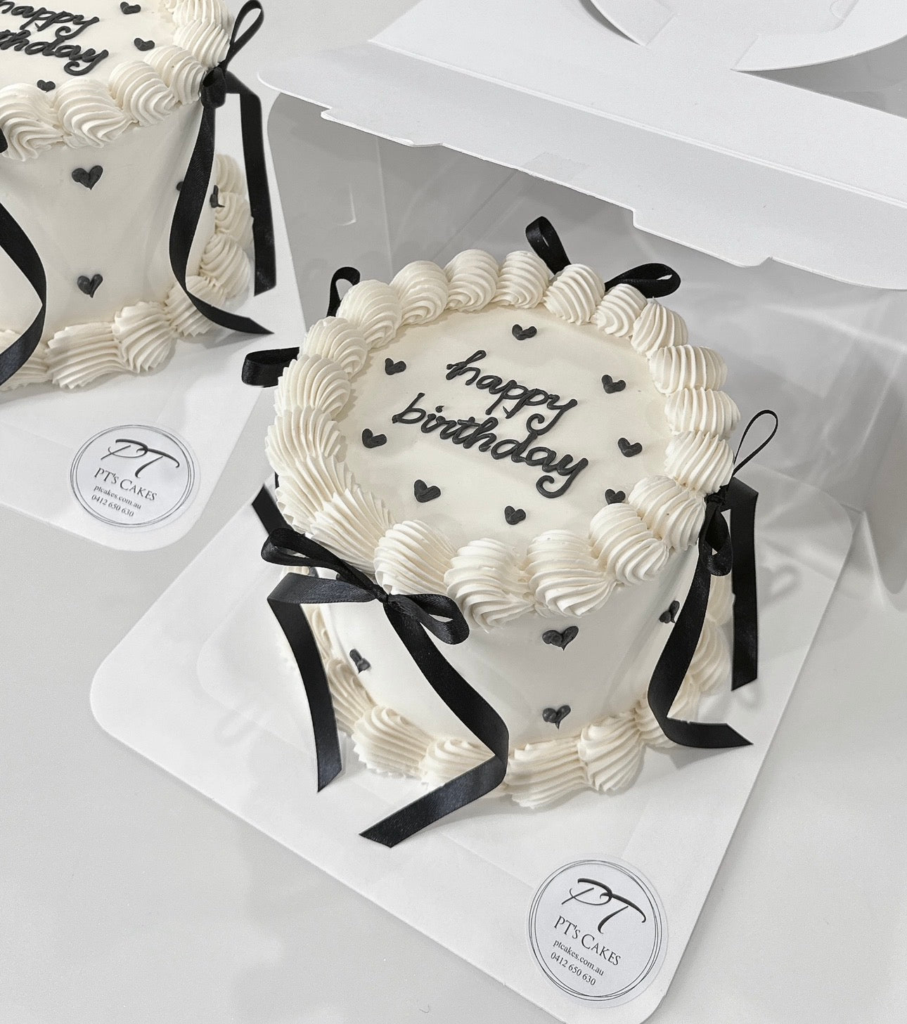 Vintage cake with black bows