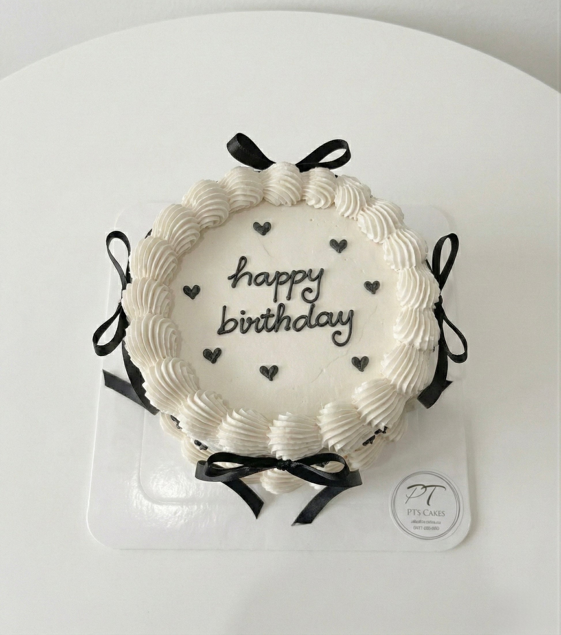 Vintage cake with black bows
