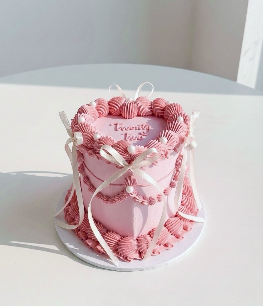 Classic Vintage Heart Cake Sydney / Pearl White & Coquette / 3-Tone